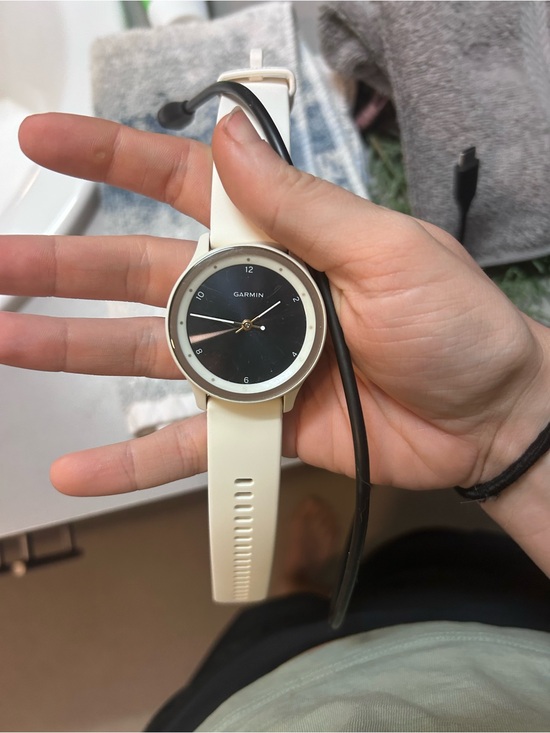 garmin Other - Garmin Cream Band Smartwatch Vivomove Sport